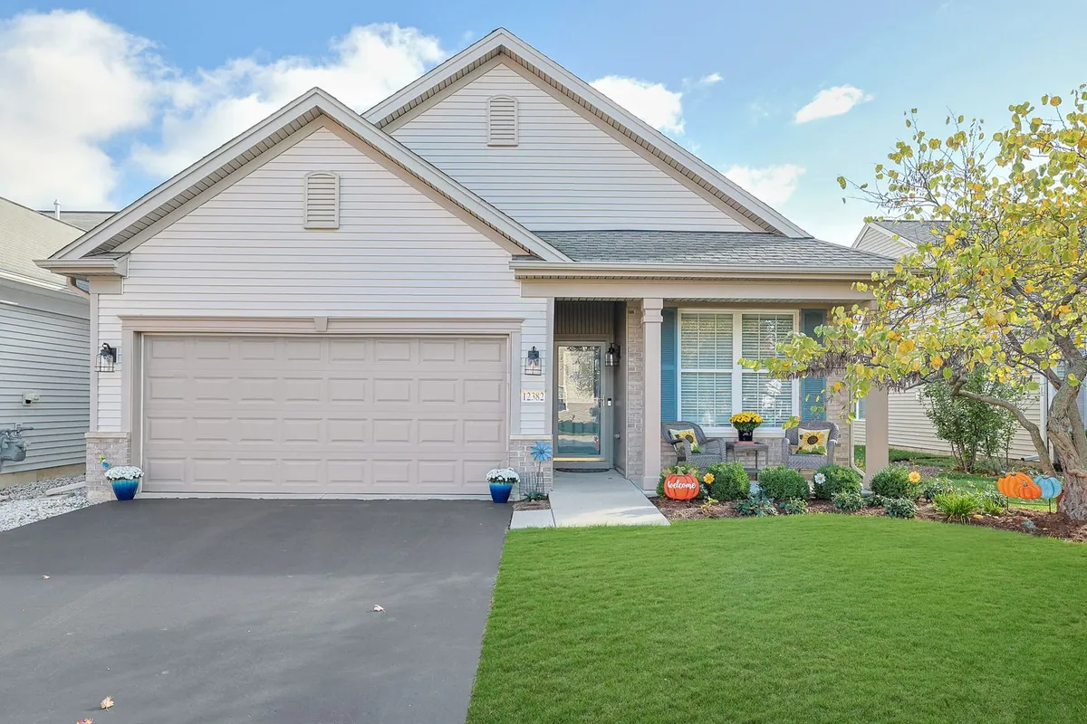 Property Slideshow image 1 of 26 | 12382 wedgemere dr, Huntley, IL, 60142