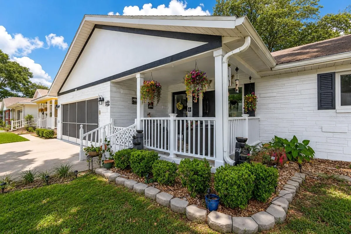 Property Slideshow image 1 of 43 | 8876 sw 95th ln e, Ocala, FL, 34481