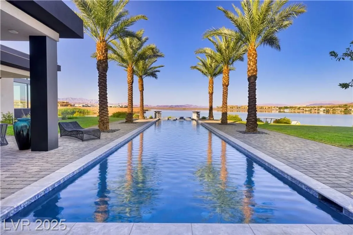 Property Slideshow image 1 of 32 | 10 sunrise beach cir, Henderson, NV, 89011