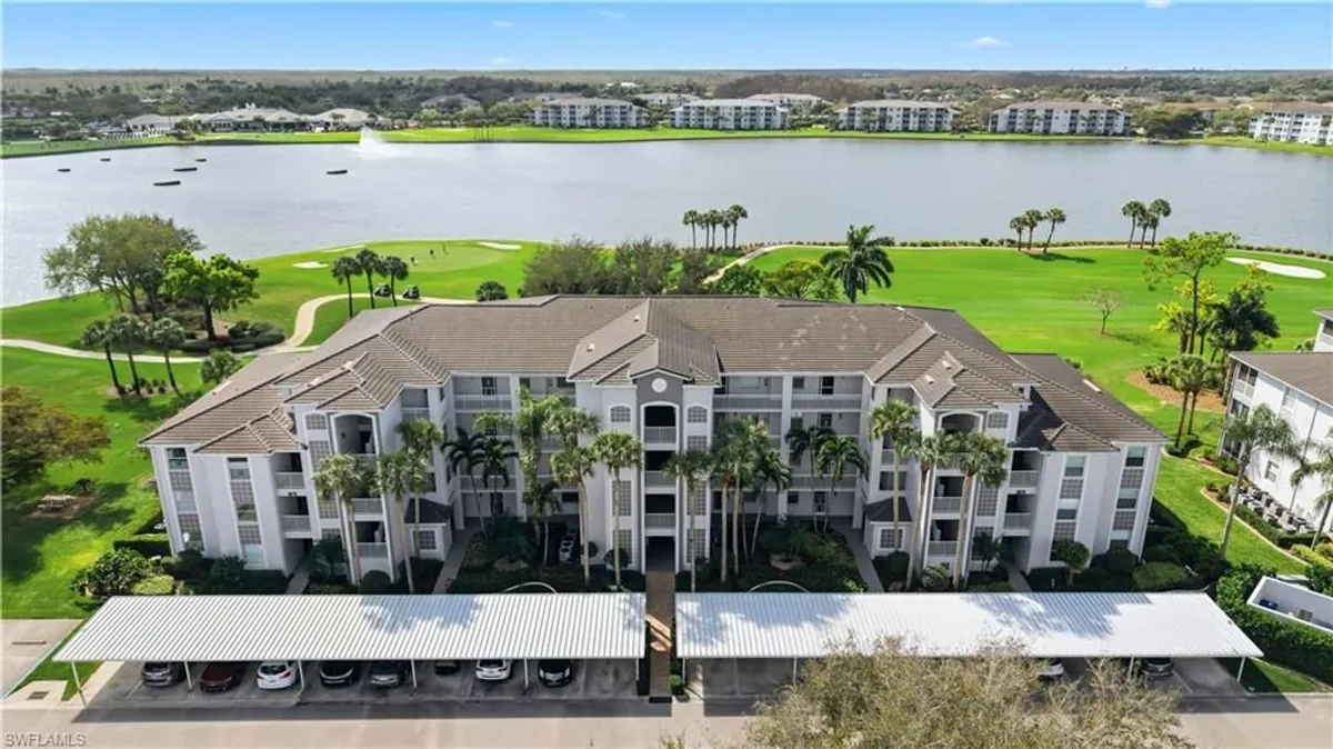 Property Slideshow image 1 of 36 | 8076 queen palm ln 424, Fort Myers, FL, 33966