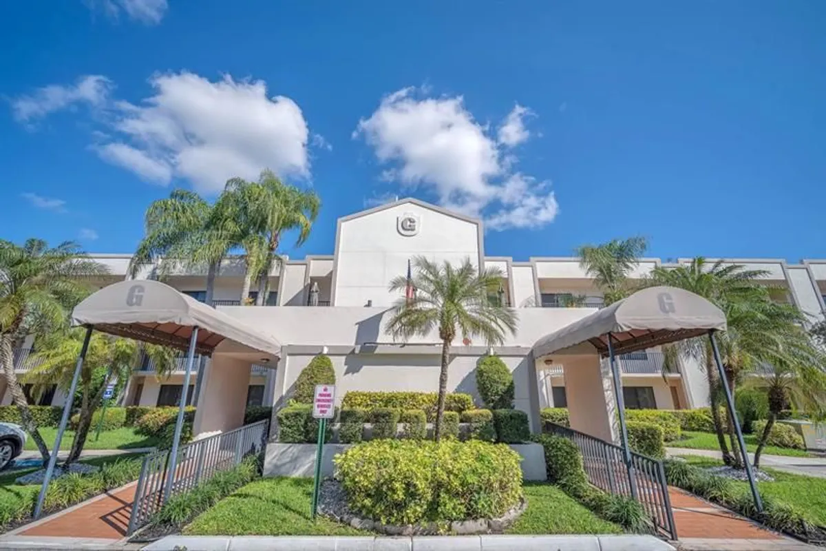 Property Slideshow image 1 of 34 | 10738 w clairmont cir 206, Tamarac, FL, 33321