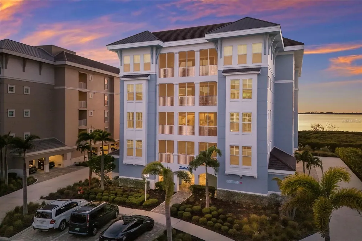 Property Slideshow image 1 of 82 | 376 aruba cir 203, Bradenton, FL, 34209