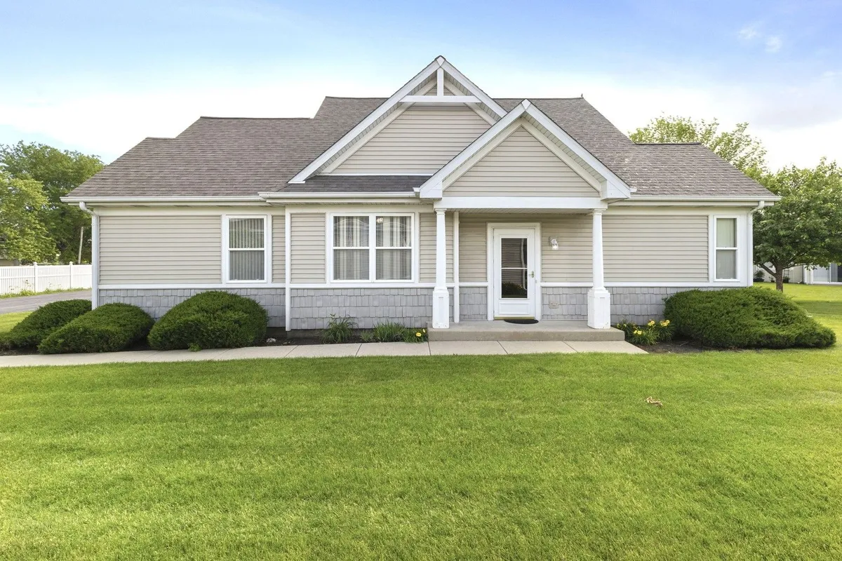 Property Slideshow image 1 of 26 | 2549 lincoln park ct 2549, Crest Hill, IL, 60403