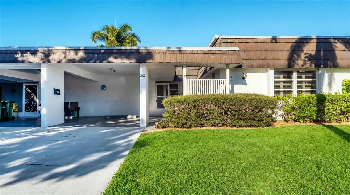Property Slideshow image 1 of 39 | 3823 glen oaks dr 83, Sarasota, FL, 34232