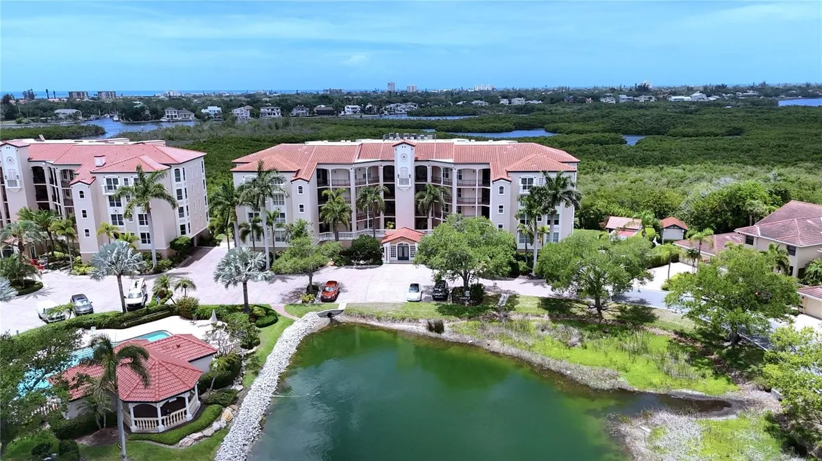 Property Slideshow image 1 of 25 | 5420 eagles point cir 406, Sarasota, FL, 34231