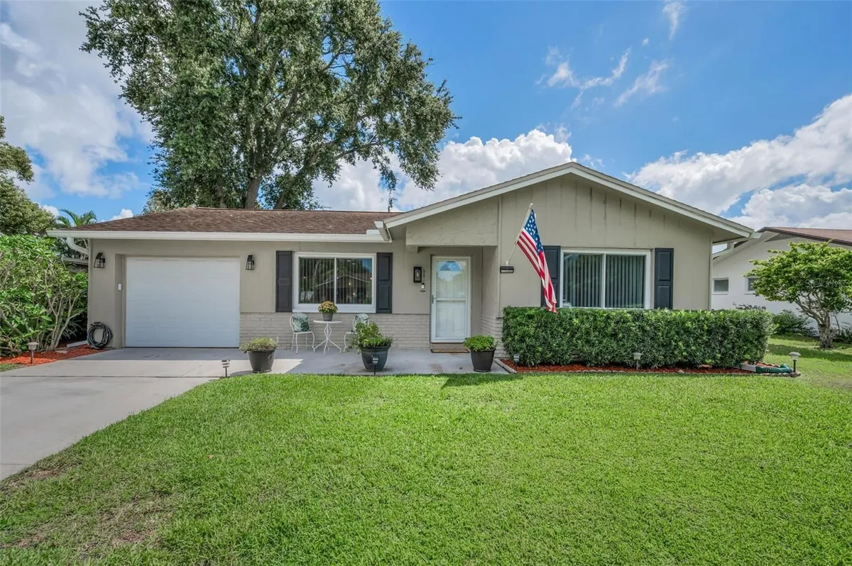 Property Slideshow image 1 of 70 | 921 anchorage ln, Palm Harbor, FL, 34685