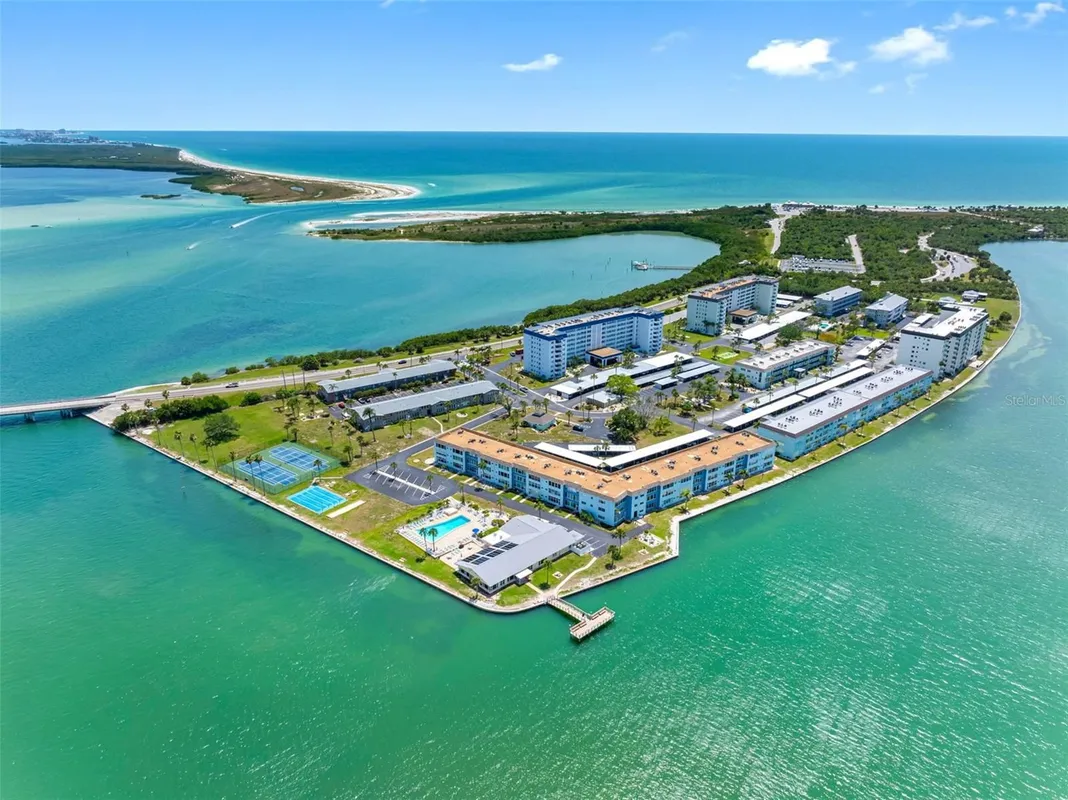 Property Slideshow image 1 of 36 | 1 gateshead dr b108, Dunedin, FL, 34698