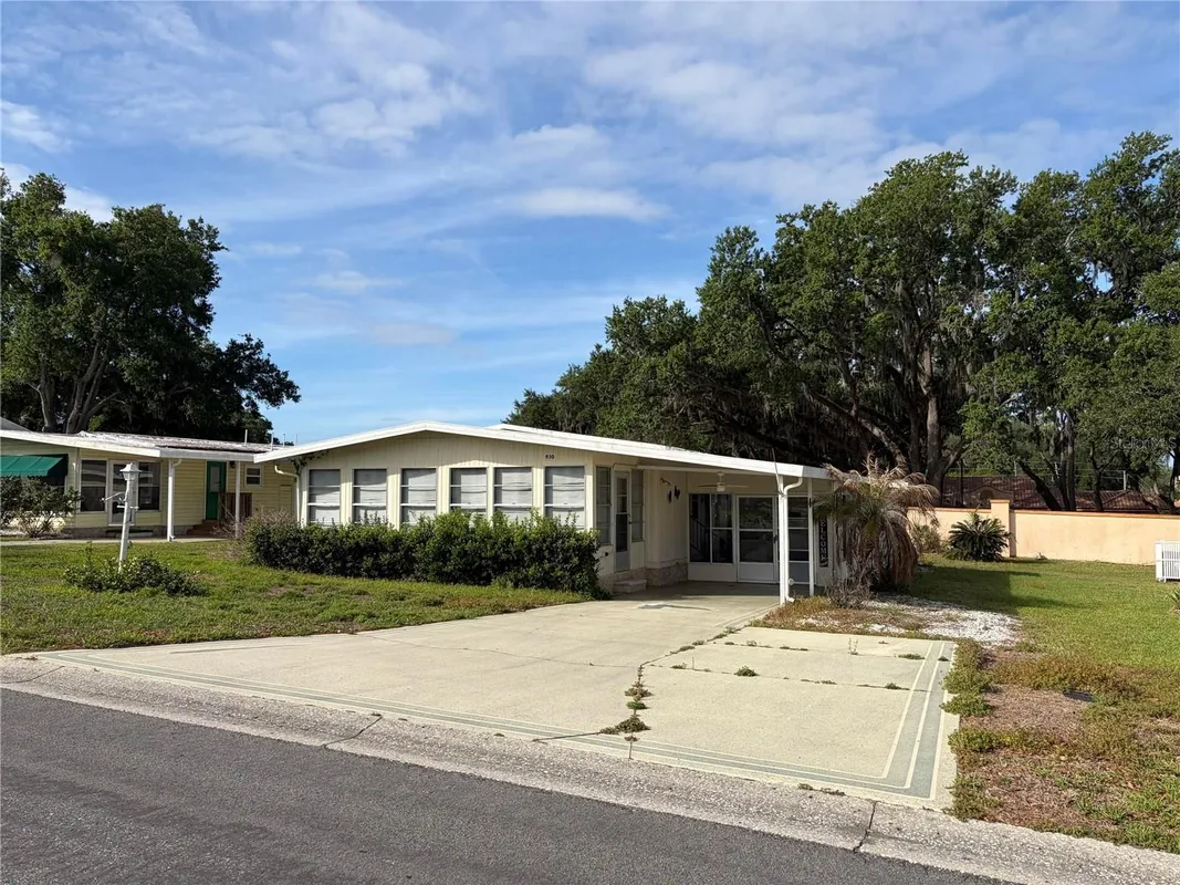 Property Slideshow image 1 of 23 | 930 tarrson blvd, Lady Lake, FL, 32159