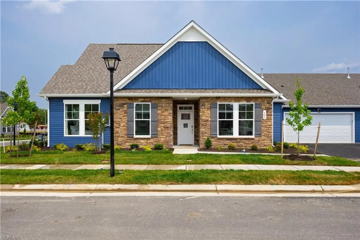 Property Slideshow image 1 of 47 | 211 oxford ave 40-4, Smithfield, VA, 23430