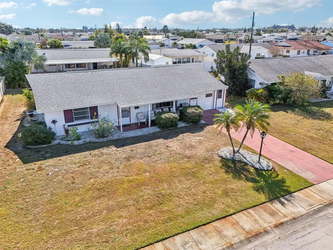 Property Slideshow image 1 of 48 | 722 tam o shanter ave, Sun City Center, FL, 33573