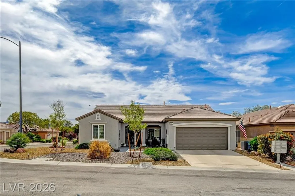 Property Slideshow image 1 of 35 | 2831 goldcreek st, Henderson, NV, 89052