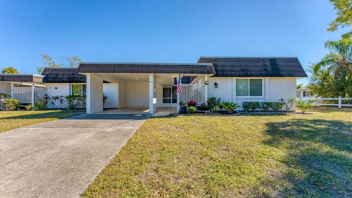 Property Slideshow image 1 of 21 | 1110 breezemont dr 1, Sarasota, FL, 34232