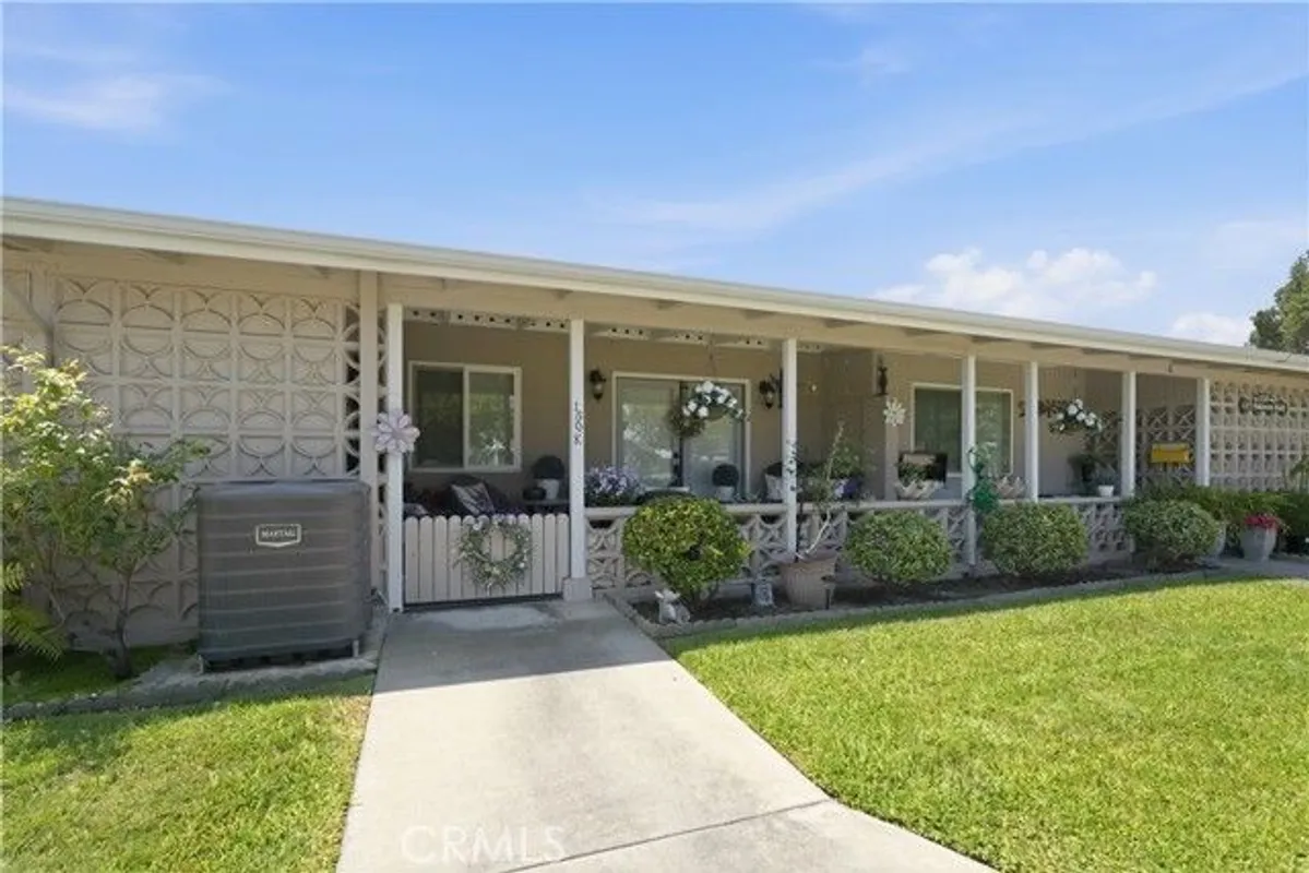 Property Slideshow image 1 of 23 | 1371 oakmont rd 150k, Seal Beach, CA, 90740