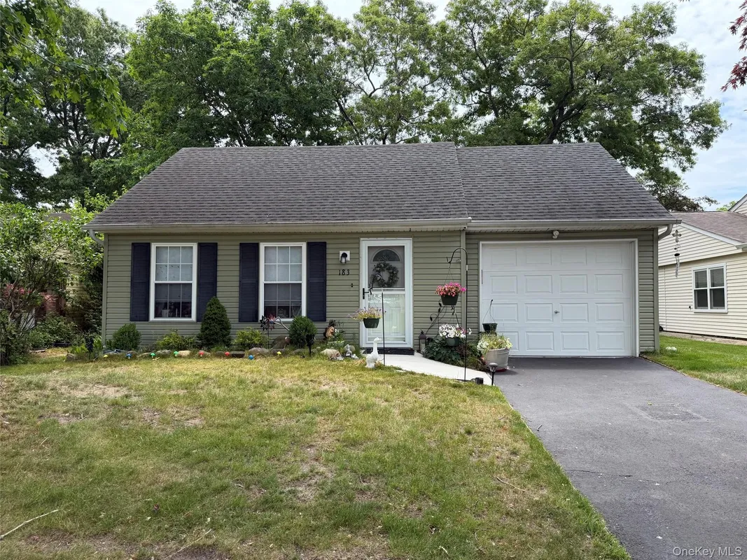 Property Slideshow image 1 of 19 | 183 kingston dr, Brookhaven, NY, 11961
