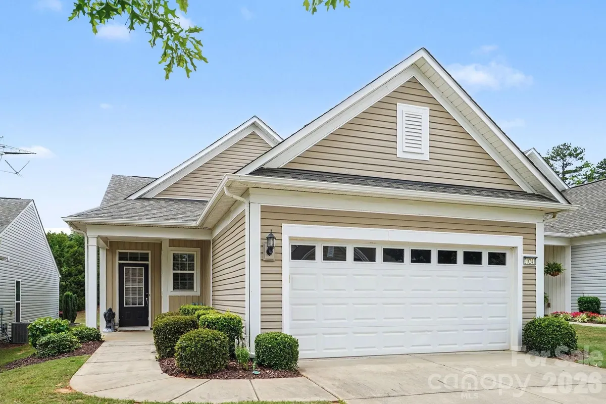 Property Slideshow image 1 of 29 | 20241 dovekie ln, Fort Mill, SC, 29707