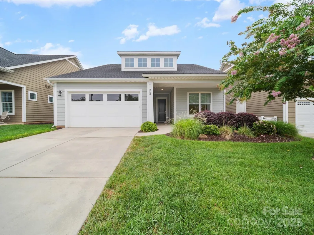 Property Slideshow image 1 of 44 | 253 stone mountain way, Denver, NC, 28037