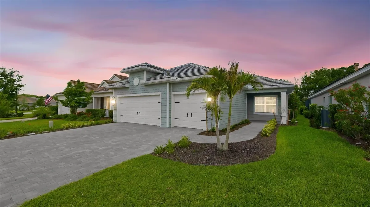 Property Slideshow image 1 of 38 | 3075 heritage pines dr, Fort Myers, FL, 33905