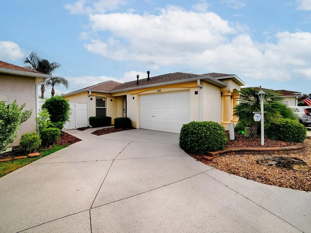 Property Slideshow image 1 of 30 | 435 carlisle ct, The Villages, FL, 32162