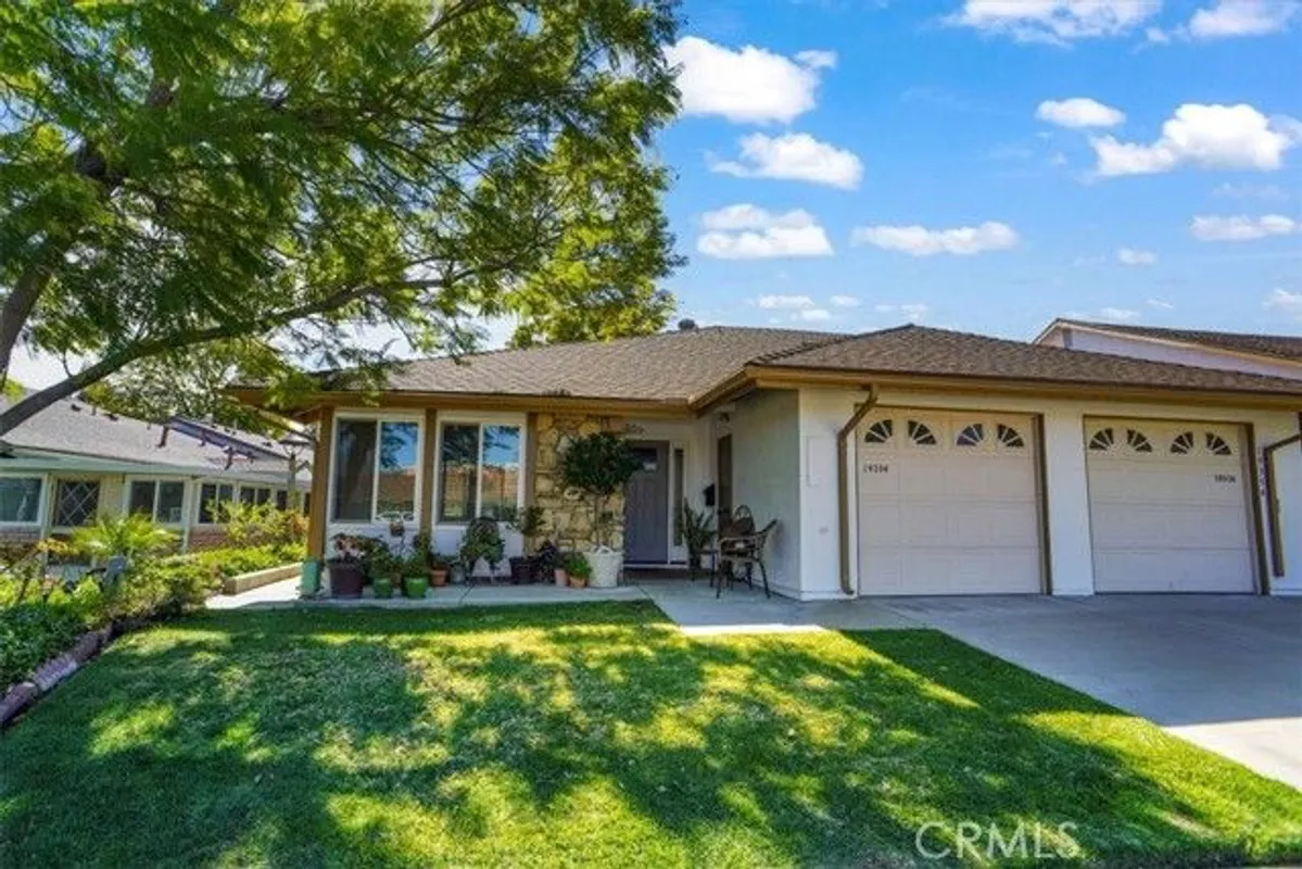 Property Slideshow image 1 of 36 | 19334 oak xing, Newhall, CA, 91321