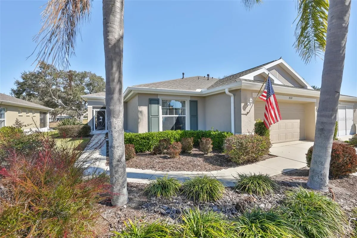 Property Slideshow image 1 of 71 | 2119 grantham greens dr, Sun City Center, FL, 33573