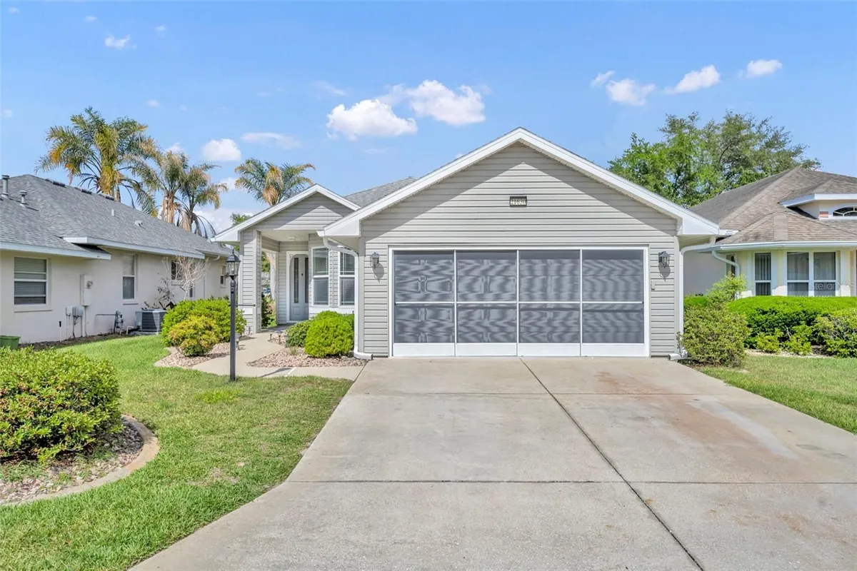 Property Slideshow image 1 of 40 | 21630 regency park ln, Leesburg, FL, 34748
