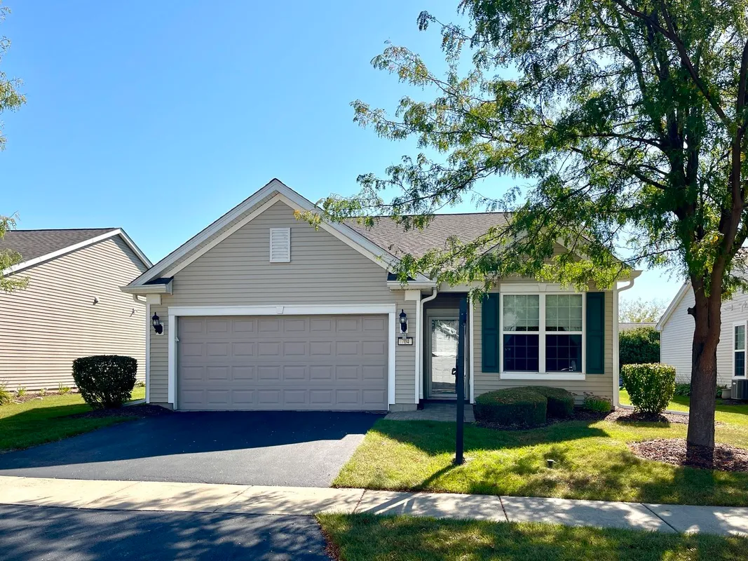 Property Slideshow image 1 of 33 | 704 flag dr, Shorewood, IL, 60404