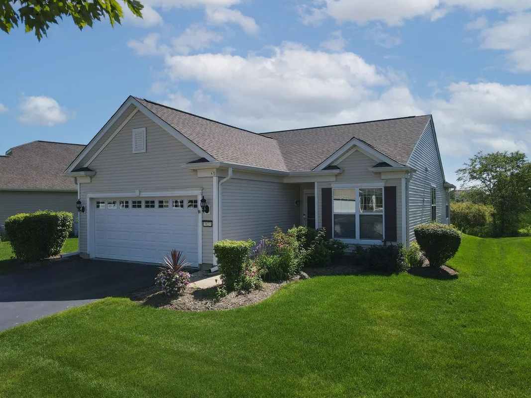 Property Slideshow image 1 of 22 | 3423 epstein cir, Mundelein, IL, 60060