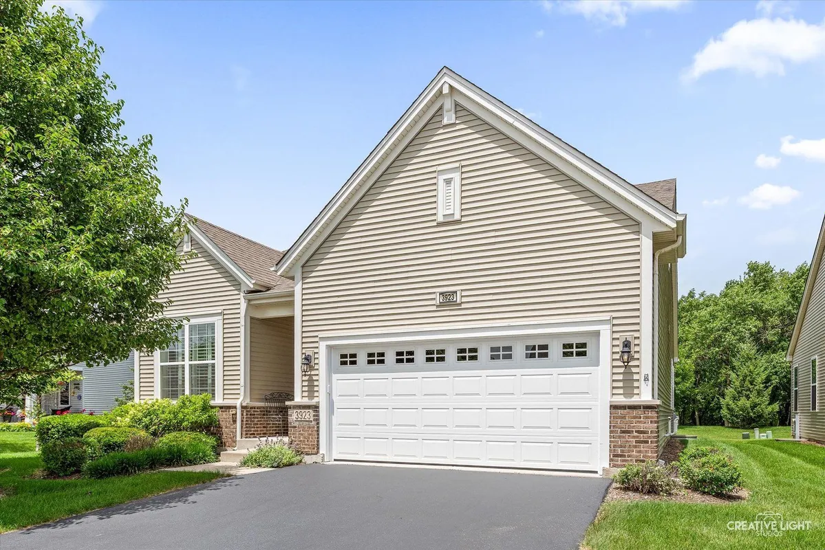 Property Slideshow image 1 of 33 | 3923 chesapeake ln, Naperville, IL, 60564