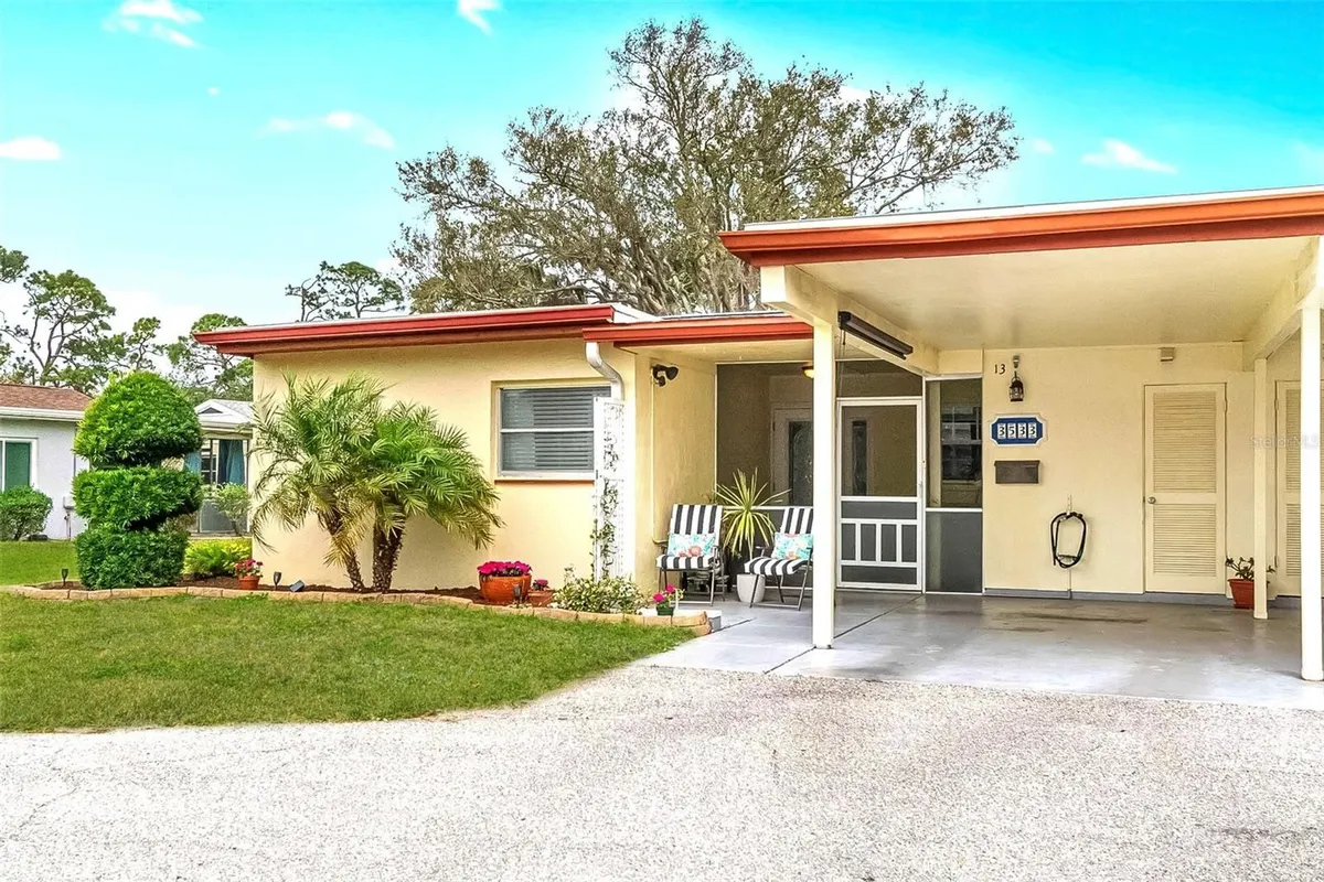 Property Slideshow image 1 of 38 | 3533 tree line ct # 13, Sarasota, FL, 34231