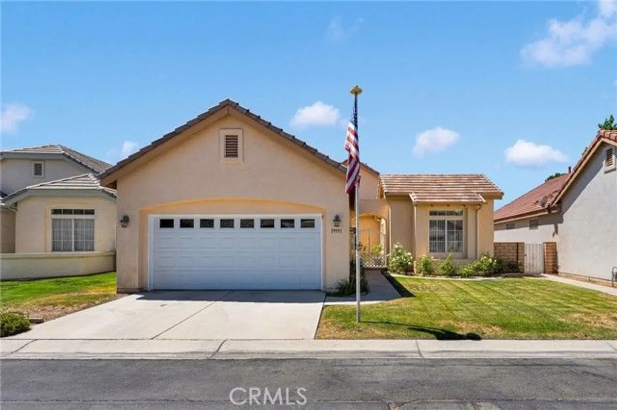 Property Slideshow image 1 of 53 | 19591 rolling grn, Apple Valley, CA, 92308