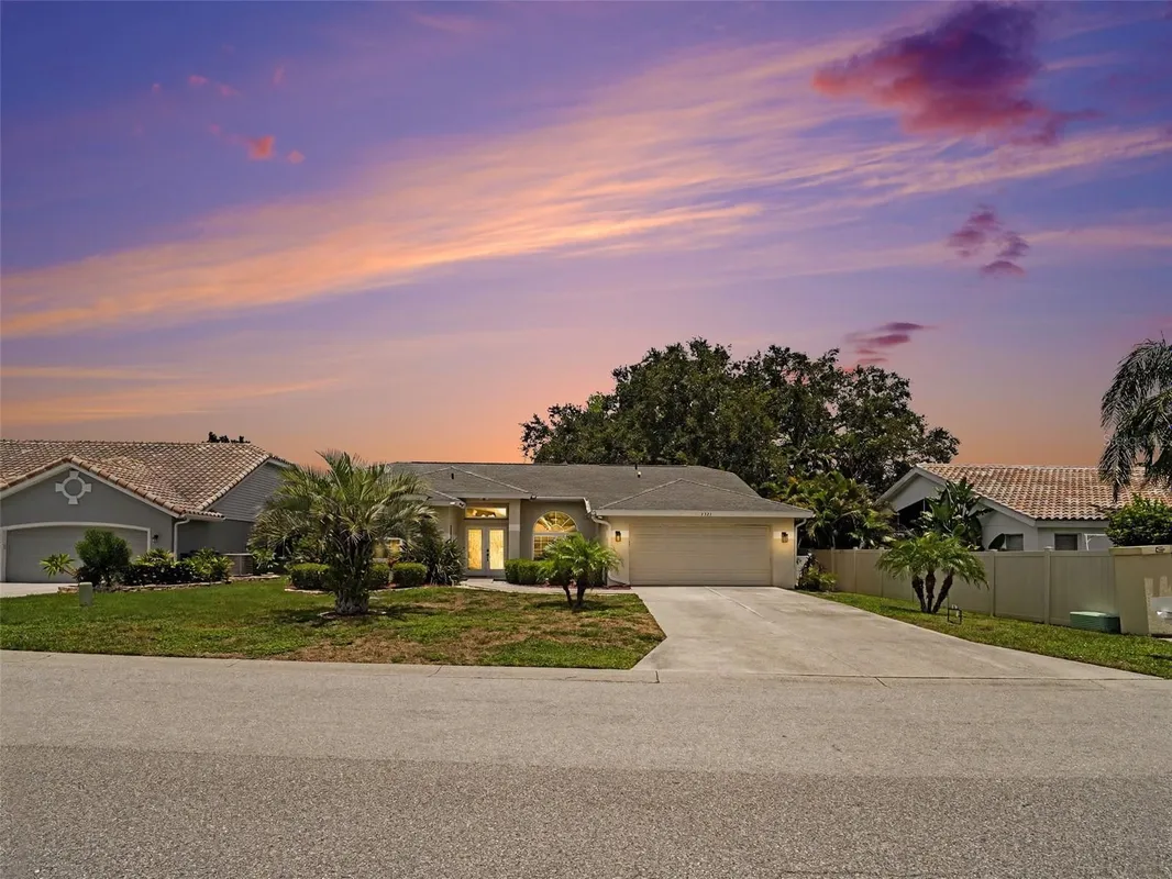 Property Slideshow image 1 of 40 | 5325 gardens dr, Sarasota, FL, 34243