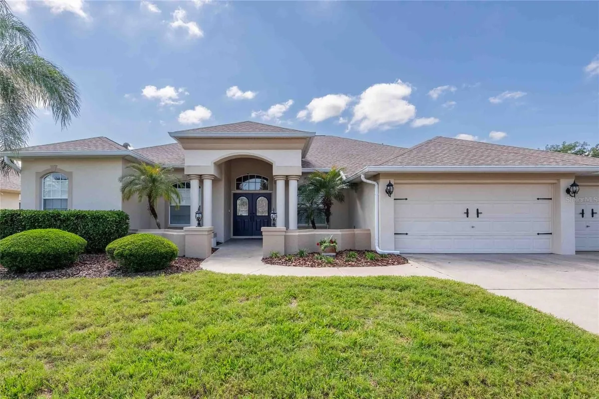 Property Slideshow image 1 of 51 | 7425 melogold cir, Land O Lakes, FL, 34637