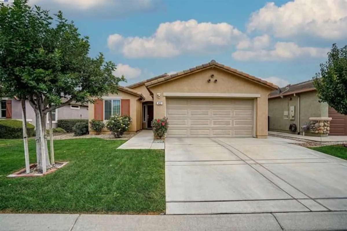 Property Slideshow image 1 of 40 | 422 saddle rock ln, Rio Vista, CA, 94571