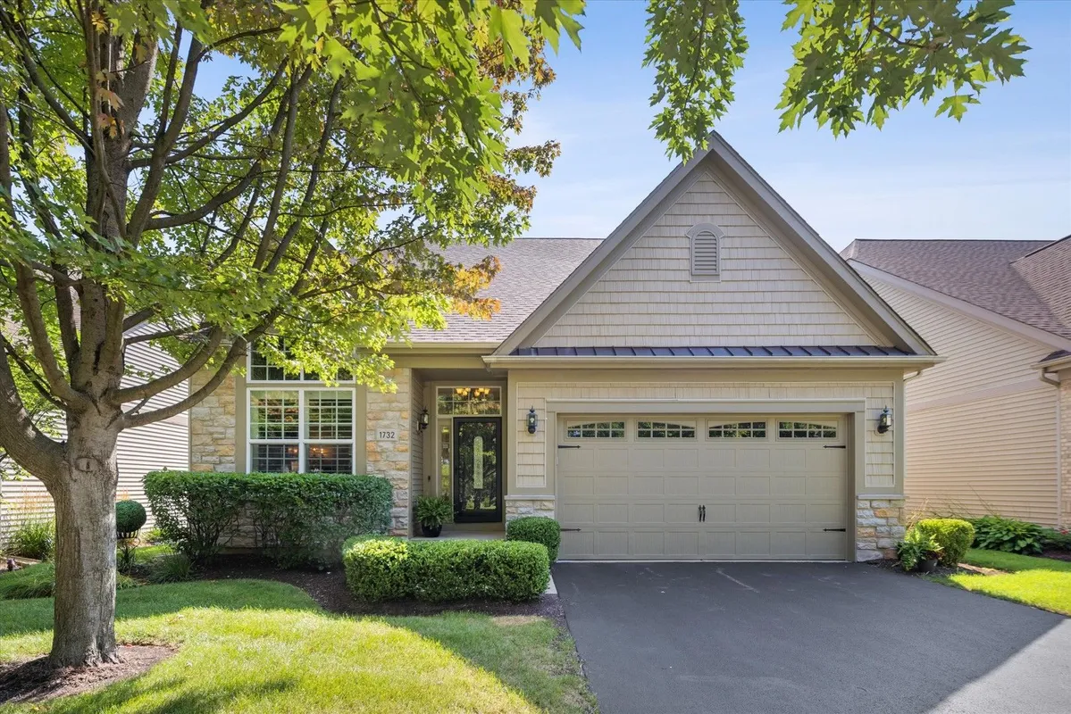 Property Slideshow image 1 of 30 | 1732 briarheath dr, Aurora, IL, 60505