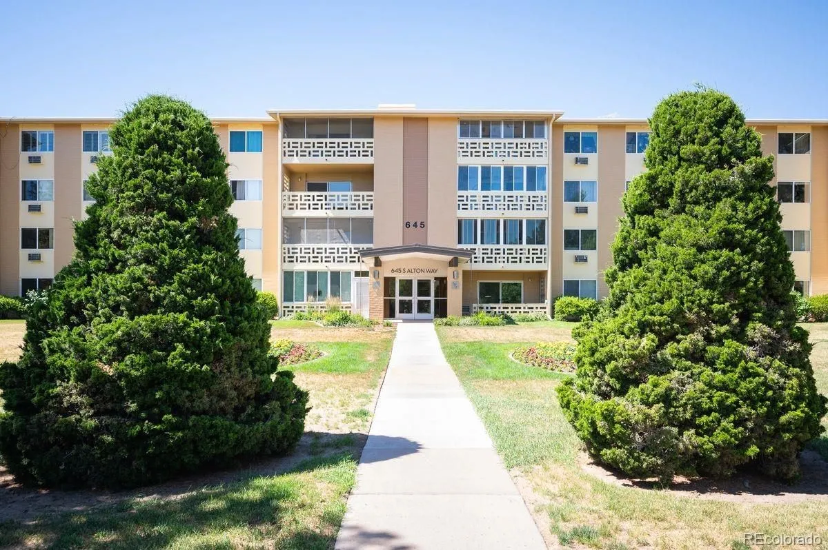 Property Slideshow image 1 of 35 | 645 s alton way 10b, Denver, CO, 80247