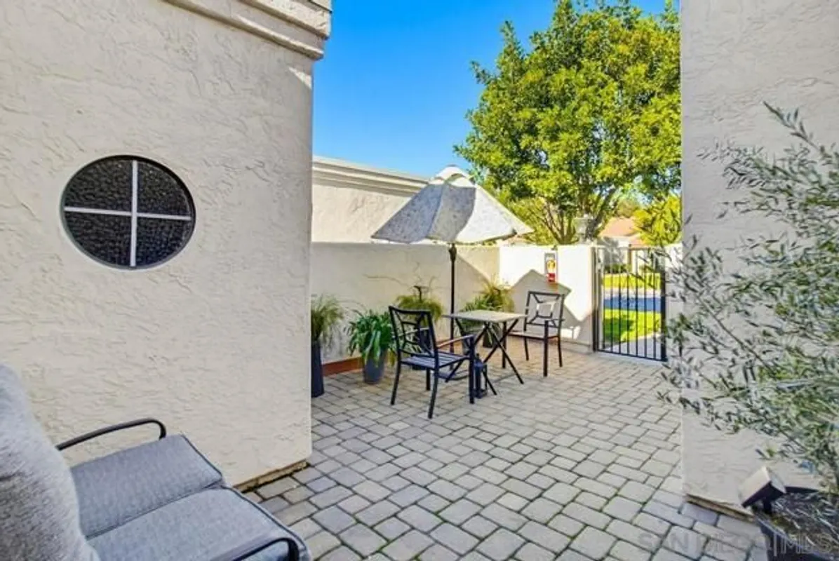 Property Slideshow image 1 of 39 | 12795 via moura, San Diego, CA, 92128