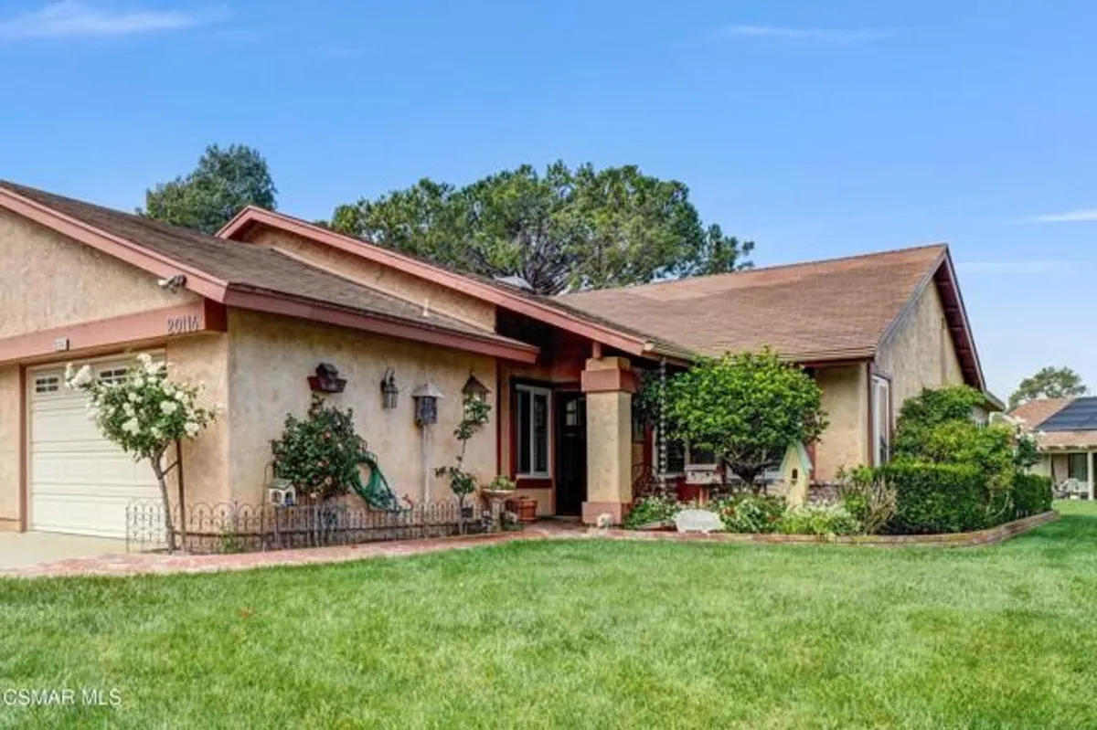 Property Slideshow image 1 of 42 | 20114 village 20 20, Camarillo, CA, 93012