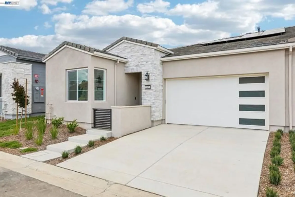 Property Slideshow image 1 of 24 | 1079 riverbend dr, Brentwood (Cc), CA, 94513