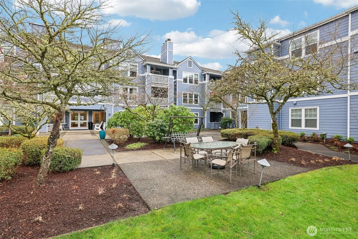 Property Slideshow image 1 of 37 | 3935 226th pl 207, Issaquah, WA, 98029