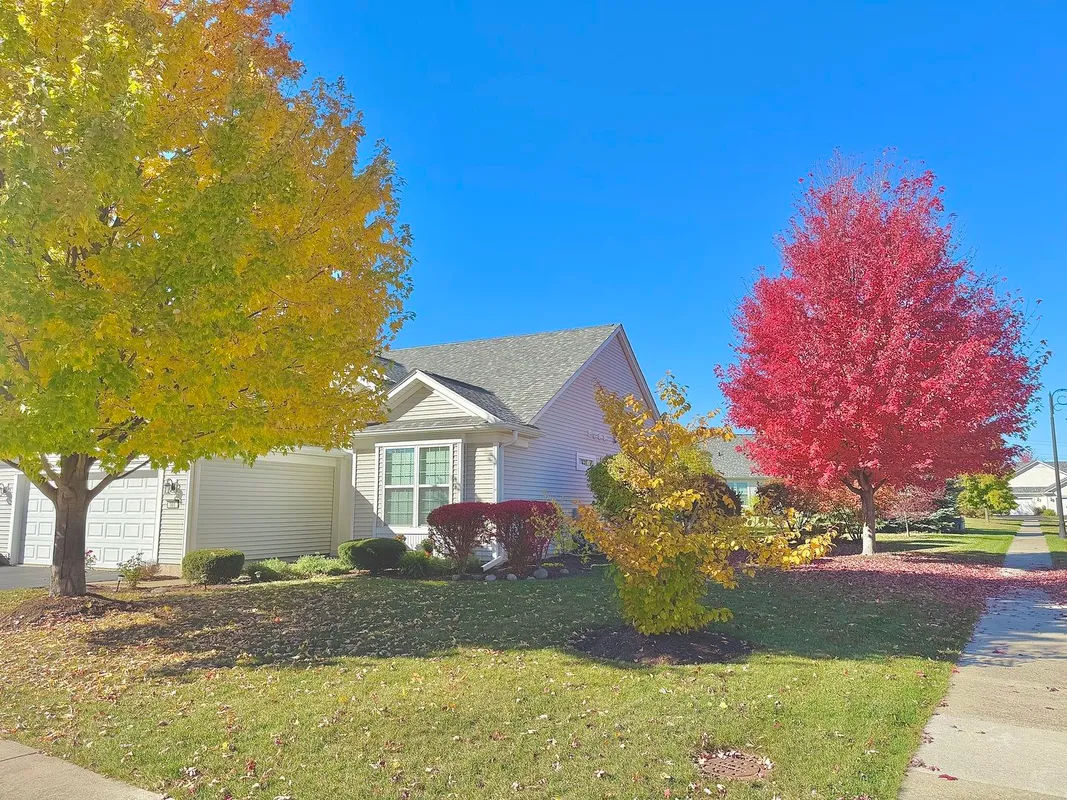 Property Slideshow image 1 of 2 | 801 treetop ln, Shorewood, IL, 60404