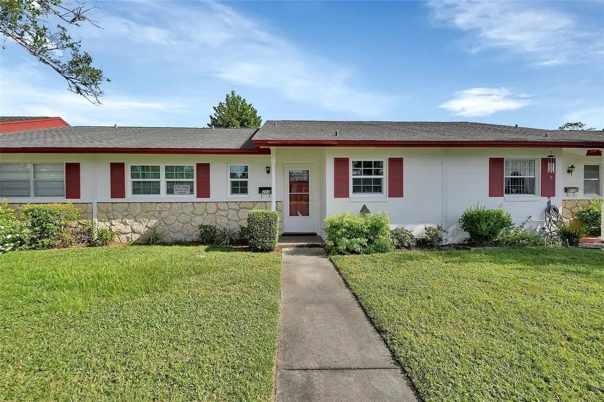 Property Slideshow image 1 of 27 | 217 n hill ave 20, Deland, FL, 32724