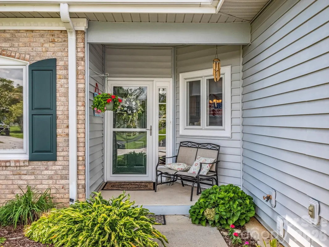 Property Slideshow image 1 of 36 | 20 country meadows ln, Hendersonville, NC, 28792