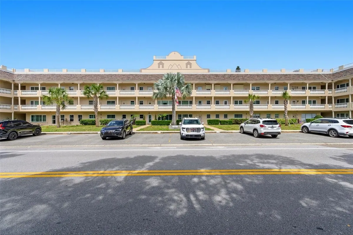 Property Slideshow image 1 of 62 | 2170 americus blvd 58, Clearwater, FL, 33763