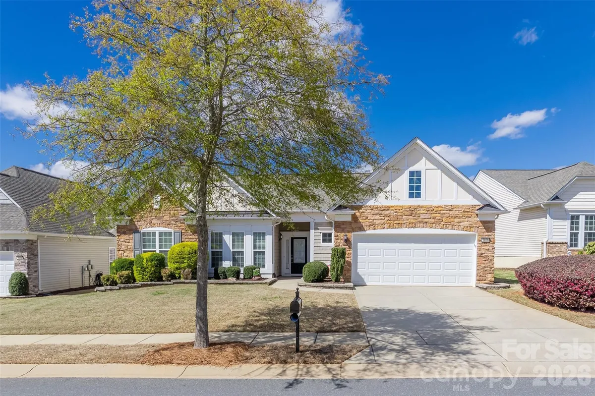 Property Slideshow image 1 of 37 | 2028 bronze leaf dr, Fort Mill, SC, 29707