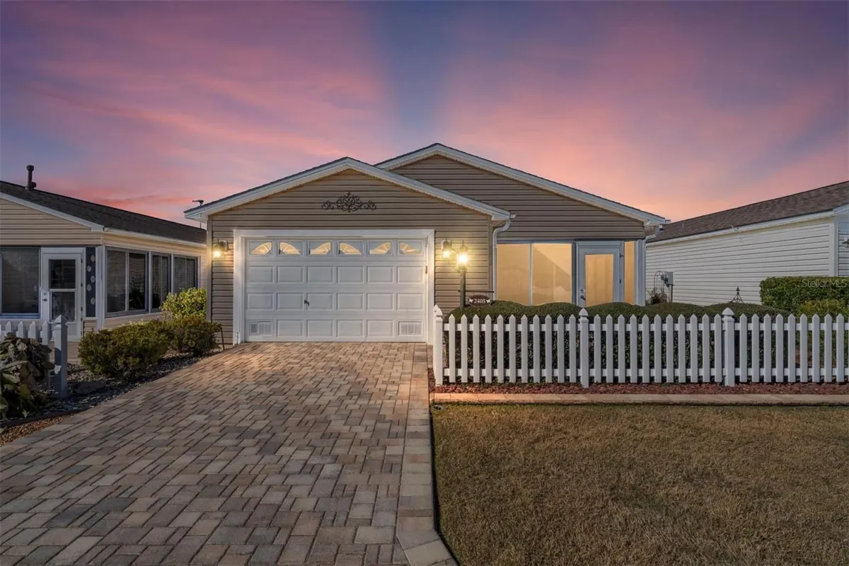 Property Slideshow image 1 of 35 | 2405 kingstree pl, The Villages, FL, 32162