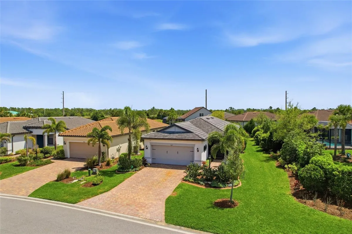 Property Slideshow image 1 of 42 | 7017 hanover ct, Bradenton, FL, 34202