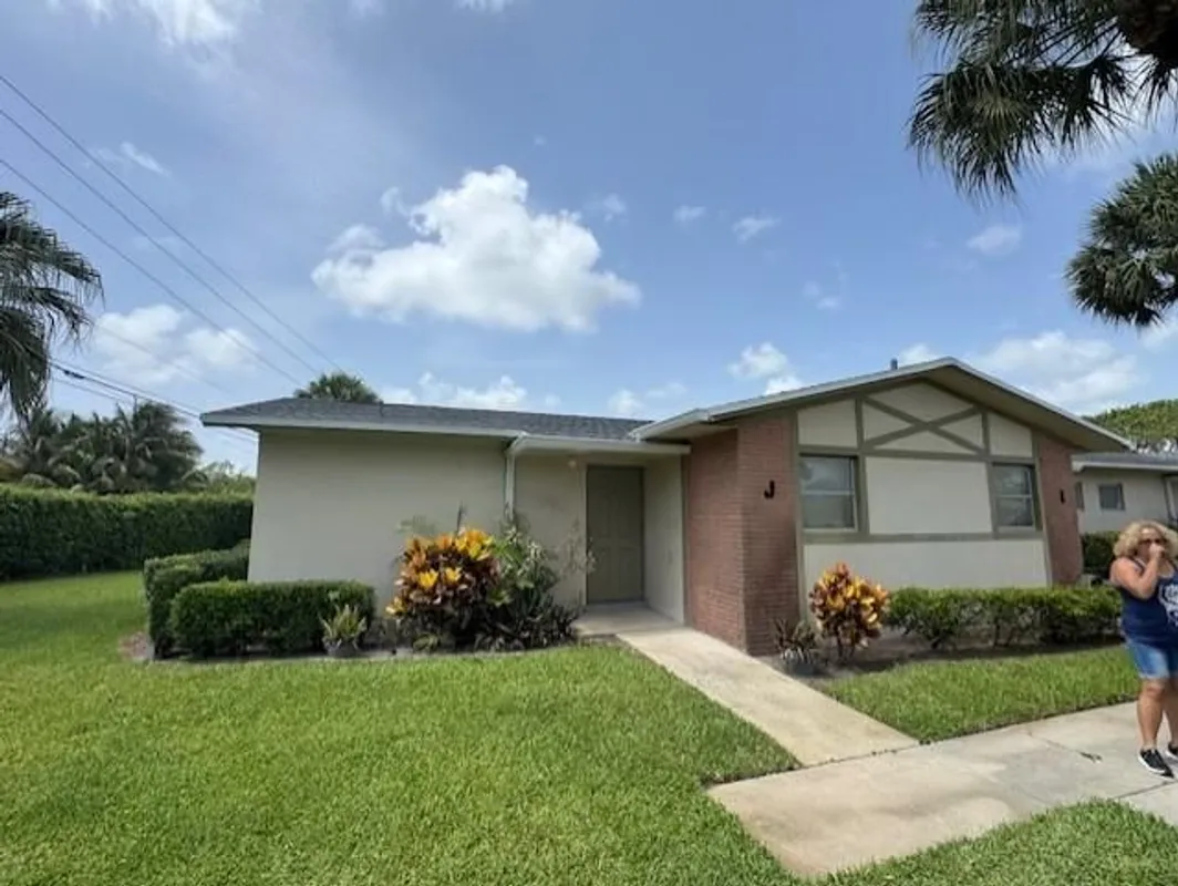 Property Slideshow image 1 of 3 | 2590 barkley dr j, West Palm Beach, FL, 33415