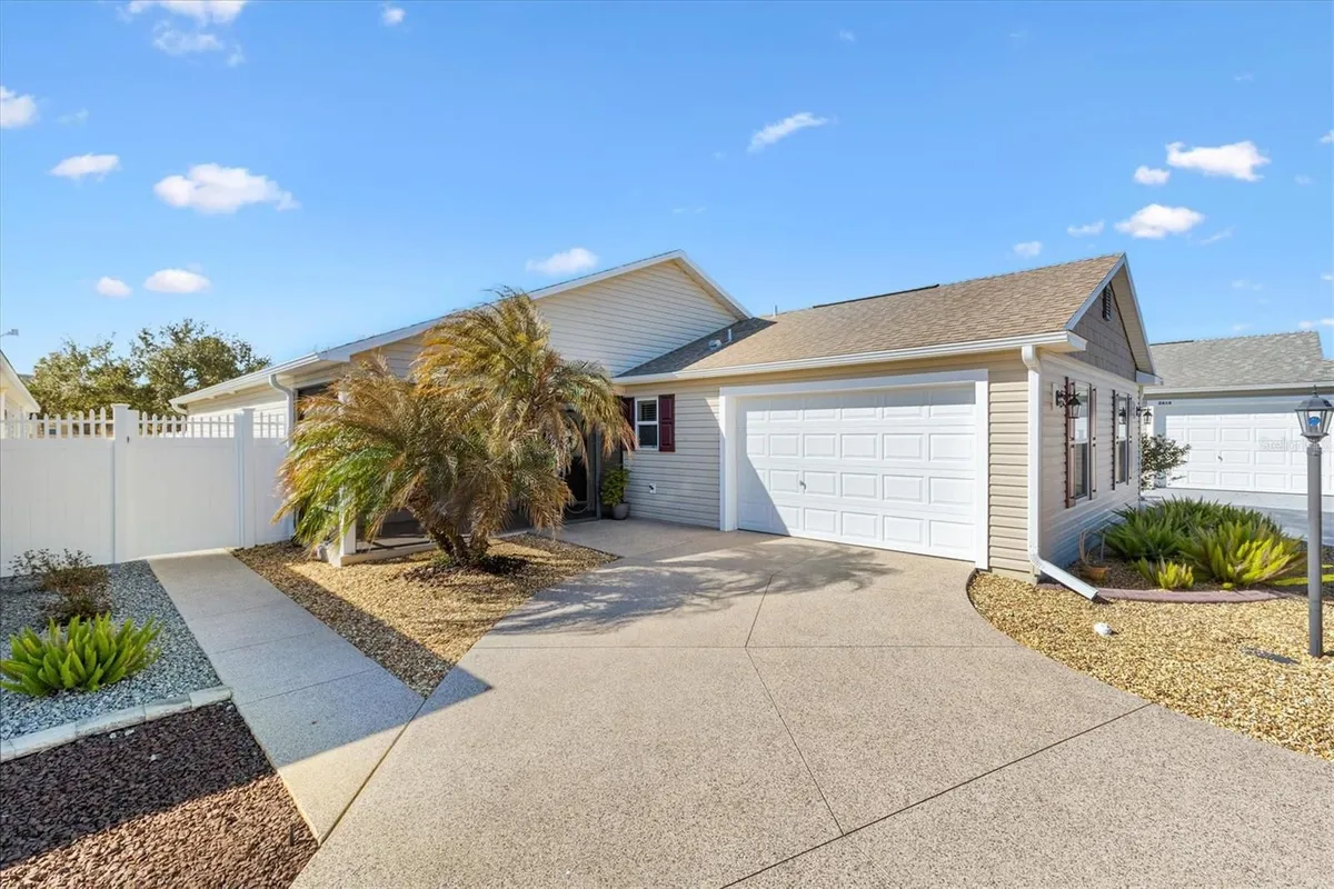 Property Slideshow image 1 of 40 | 2610 lindewood st, The Villages, FL, 32163