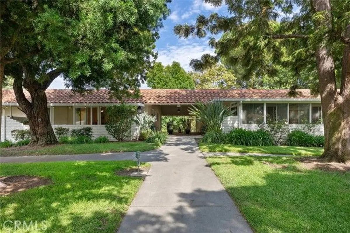 Property Slideshow image 1 of 25 | 581 avenida majorca q, Laguna Woods, CA, 92637