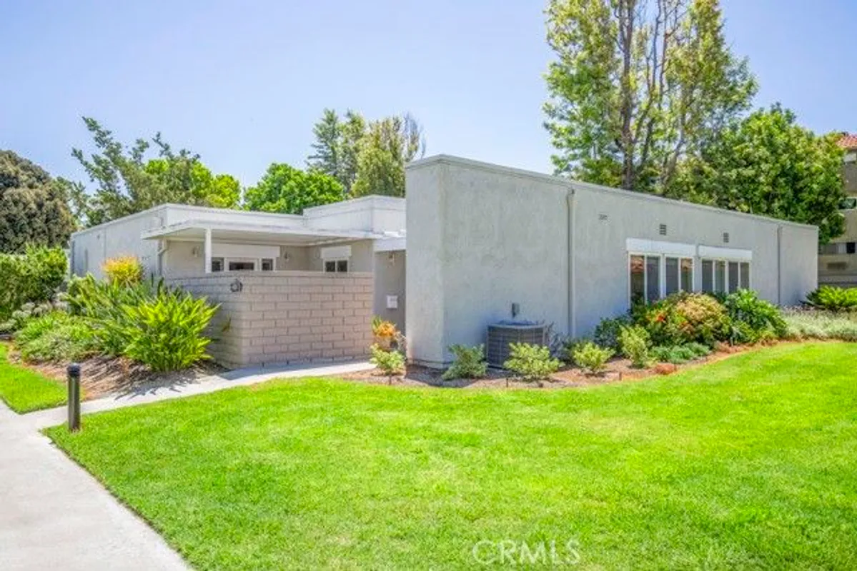 Property Slideshow image 1 of 26 | 2372 via mariposa b, Laguna Woods, CA, 92637